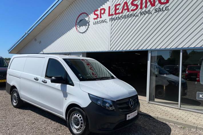 Hvid Mercedes Vito 119 fra 2022