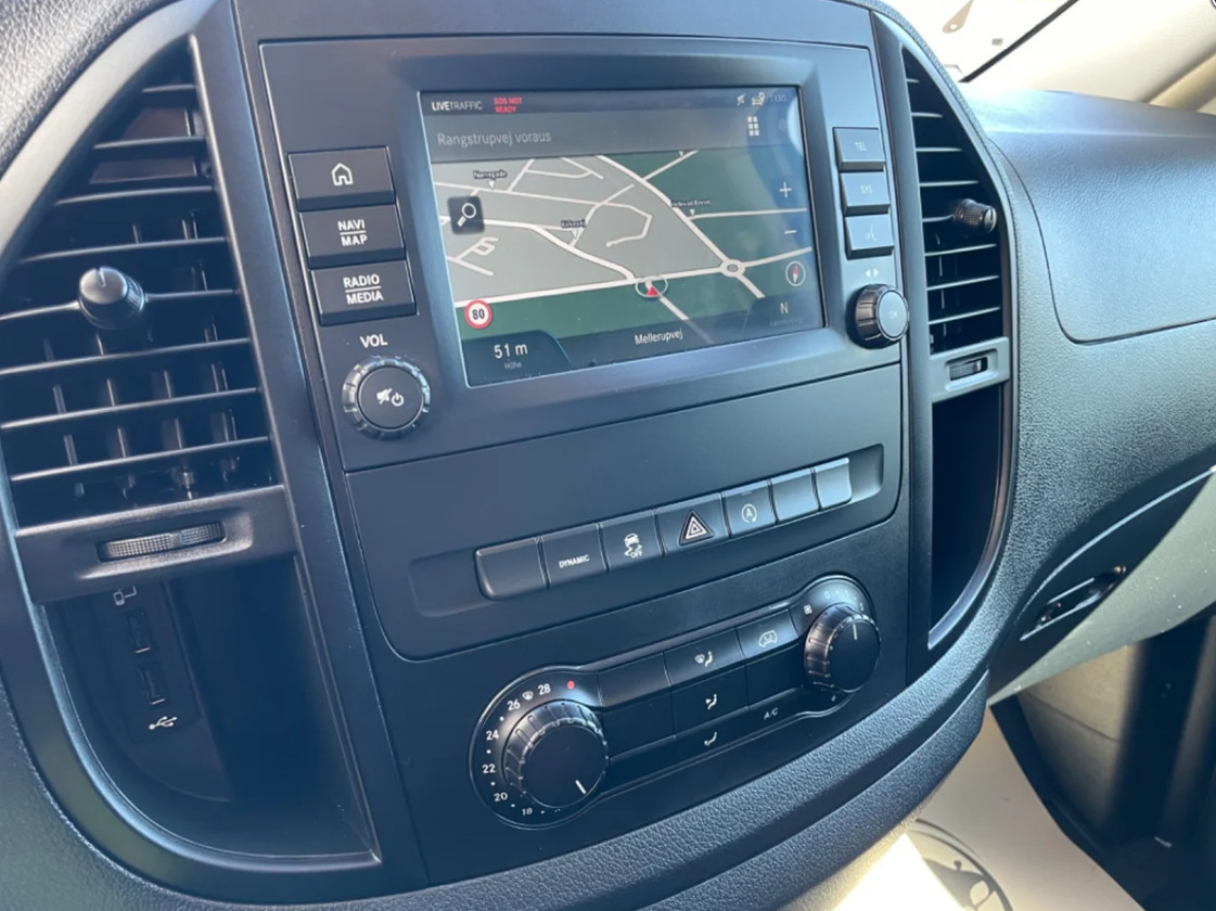 Hvid Mercedes Vito 119 fra 2022