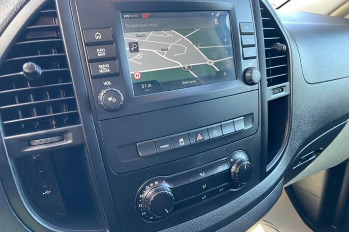 Hvid Mercedes Vito 119 fra 2022