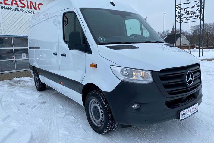 Hvid Mercedes Sprinter 317 fra 2024