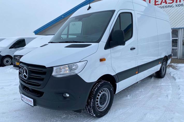 Hvid Mercedes Sprinter 317 fra 2024