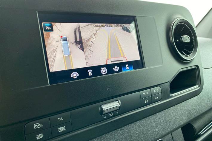 Hvid Mercedes Sprinter 317 fra 2024