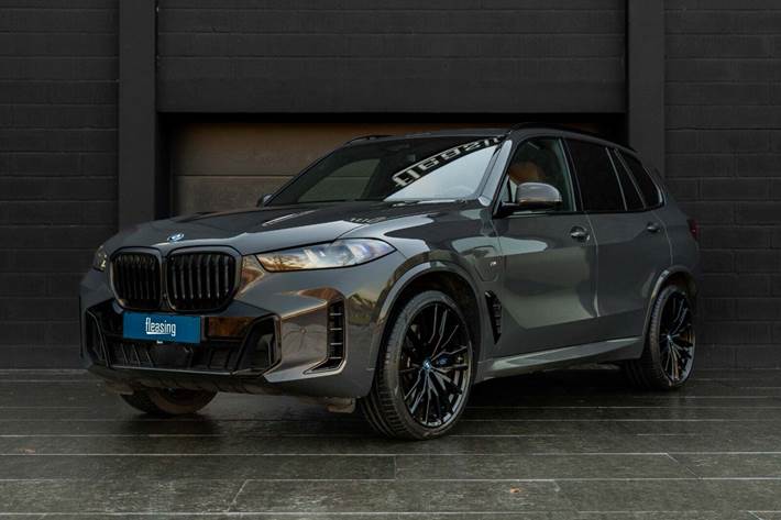 Grå BMW X5 fra 2024