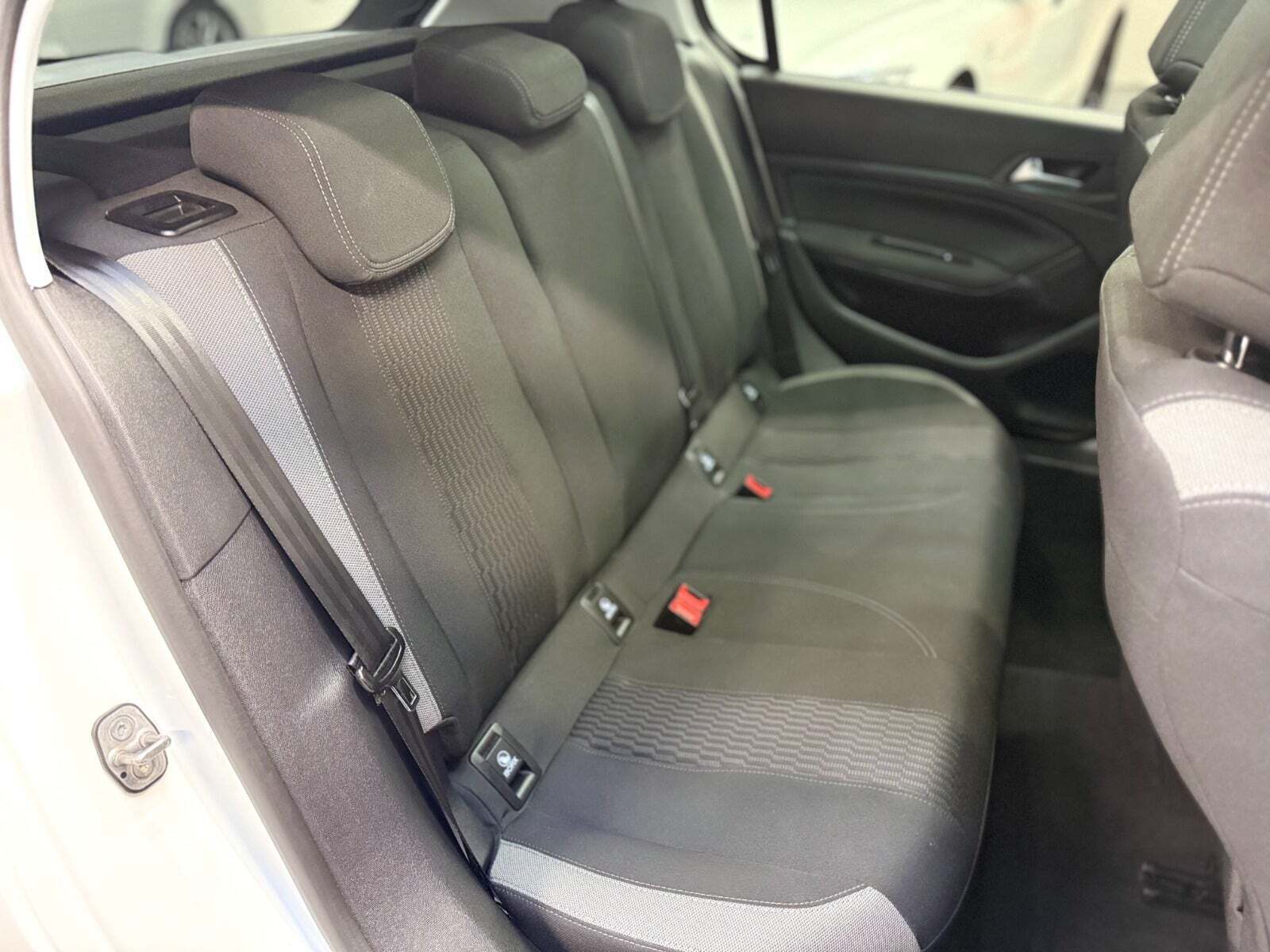 Hvid Peugeot 308 fra 2016