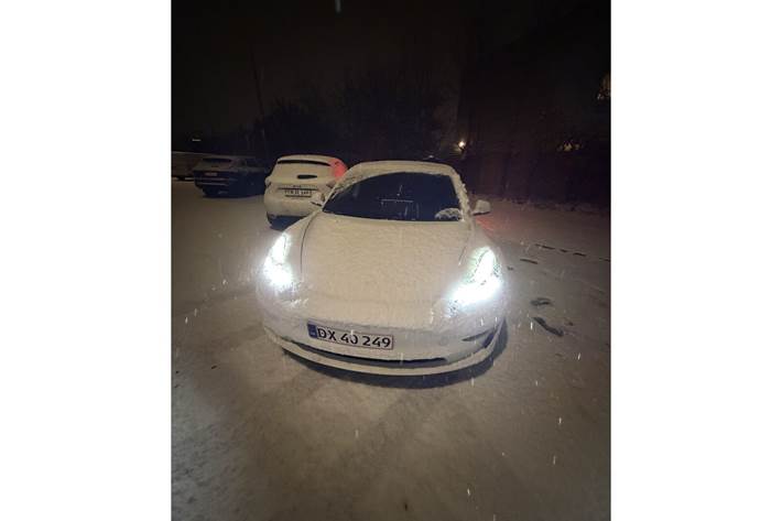 Hvid Tesla Model 3 fra 2021