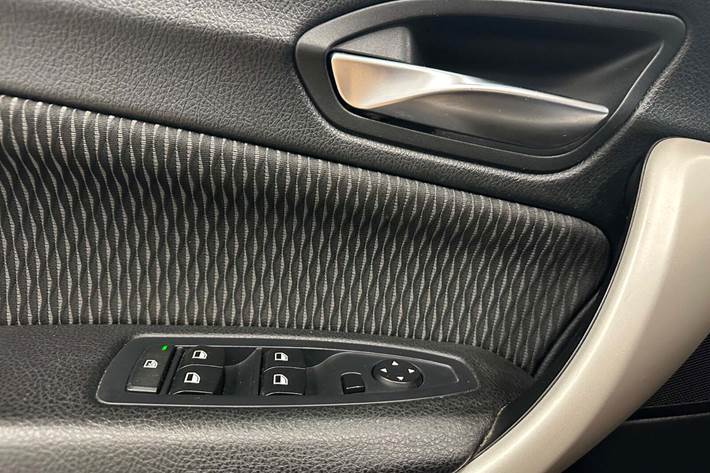 Sort BMW 118d fra 2015