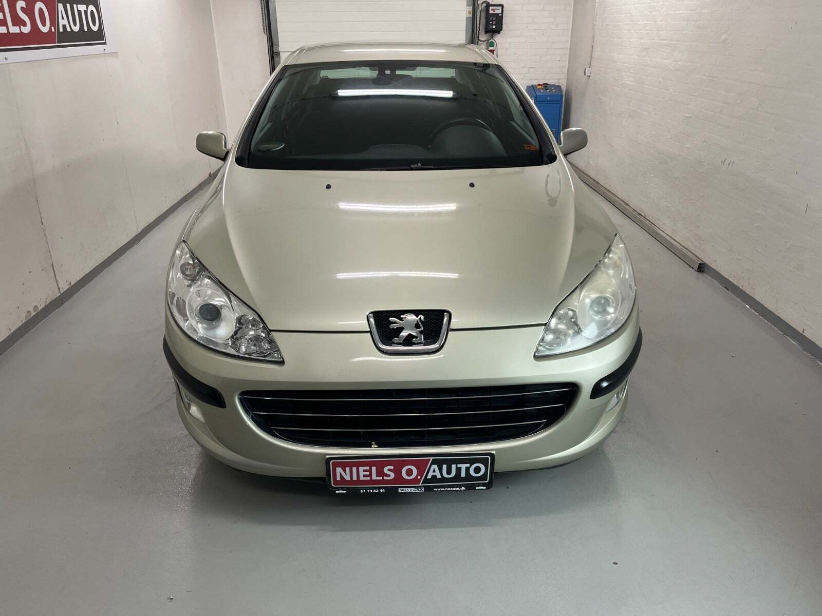 Orange Peugeot 407 fra 2006