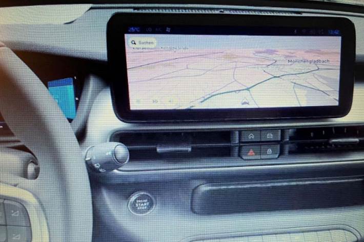 Sort Jeep Avenger fra 2023