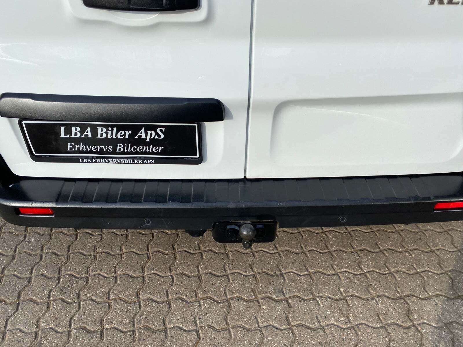 Hvid Renault Trafic fra 2022