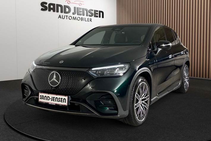 Grøn Mercedes EQE350 SUV fra 2024 set udefra