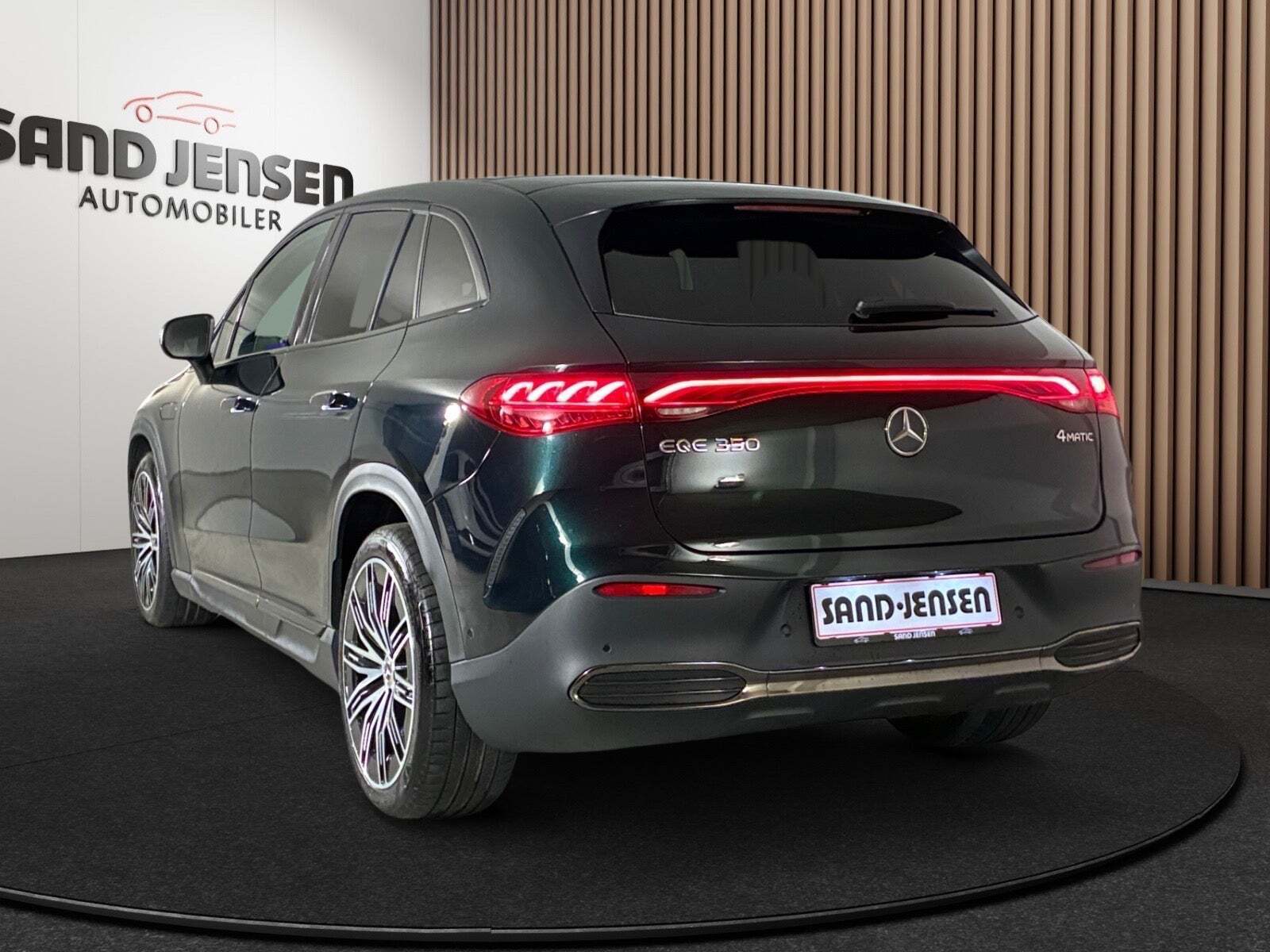 Grøn Mercedes EQE350 SUV fra 2024
