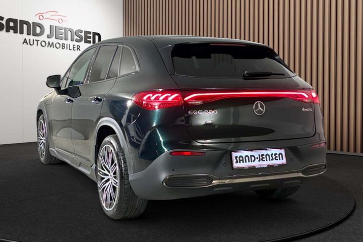 Grøn Mercedes EQE350 SUV fra 2024