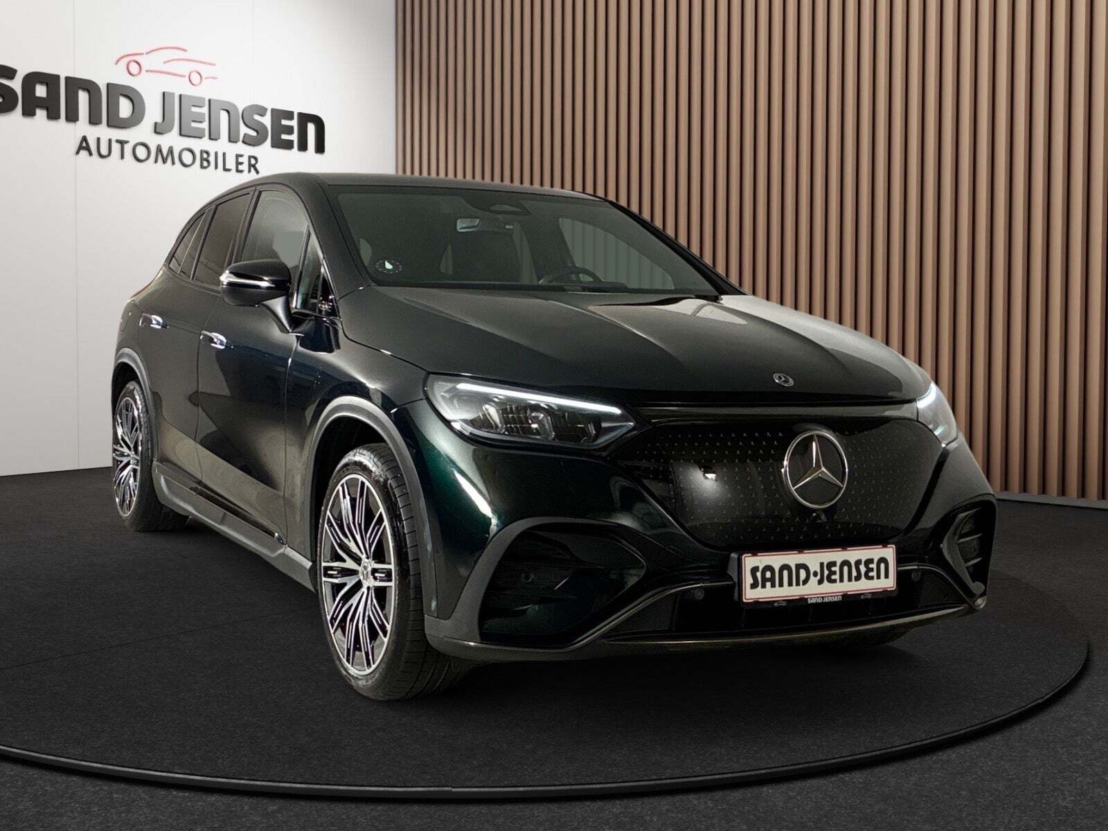 Grøn Mercedes EQE350 SUV fra 2024