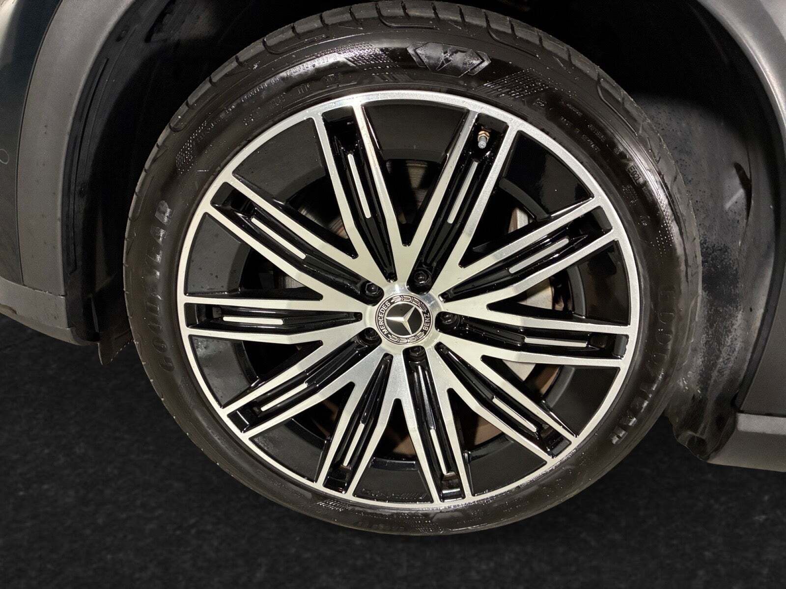 Grøn Mercedes EQE350 SUV fra 2024