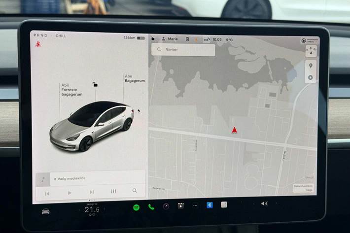 Hvid Tesla Model 3 fra 2021