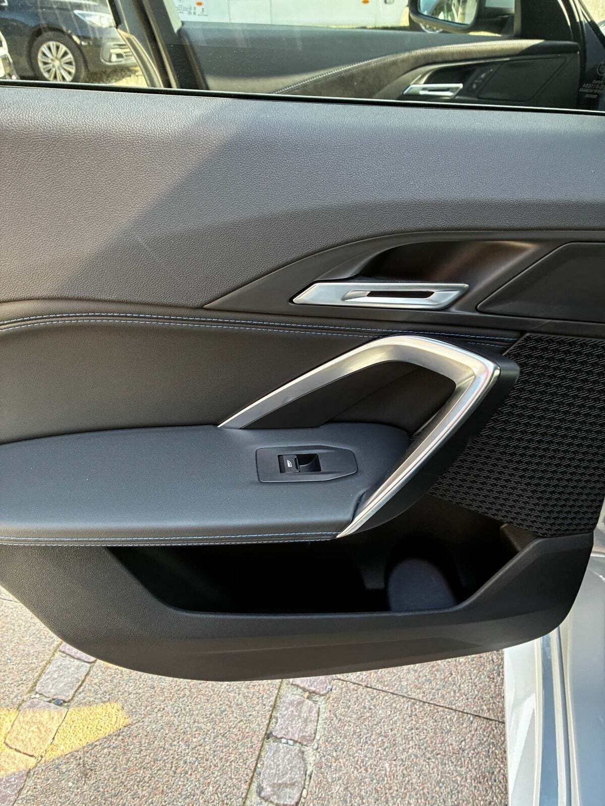 Grå BMW iX2 fra 2024