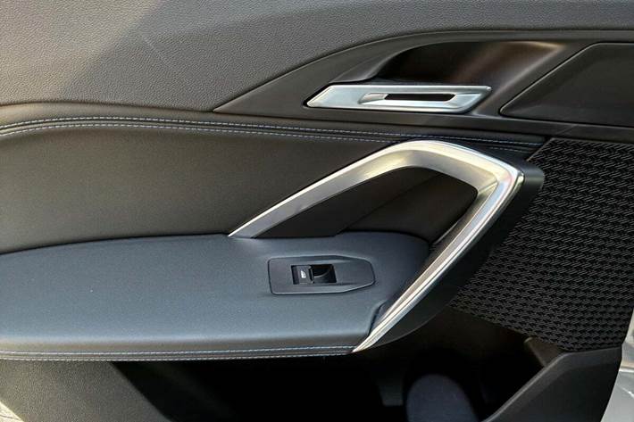 Grå BMW iX2 fra 2024