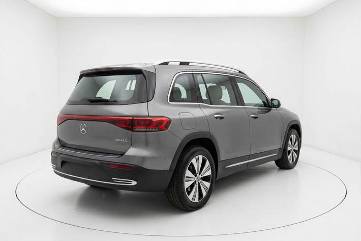 Grå Mercedes EQB300 fra 2022