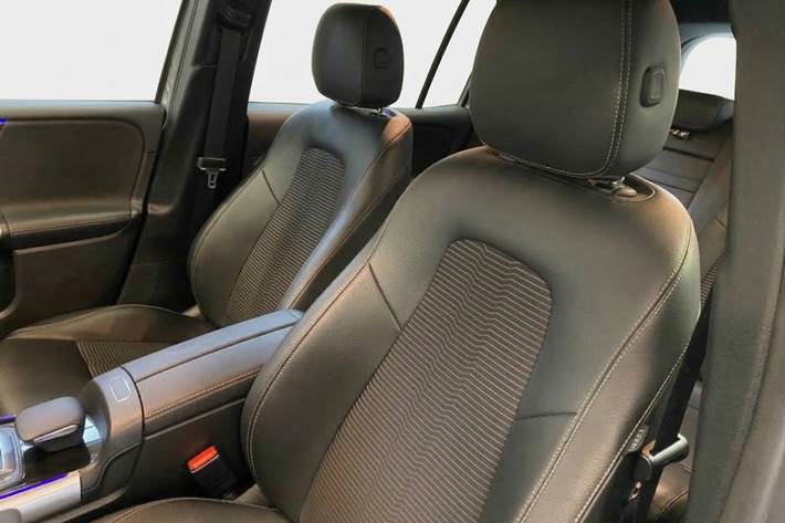 Grå Mercedes EQB300 fra 2022