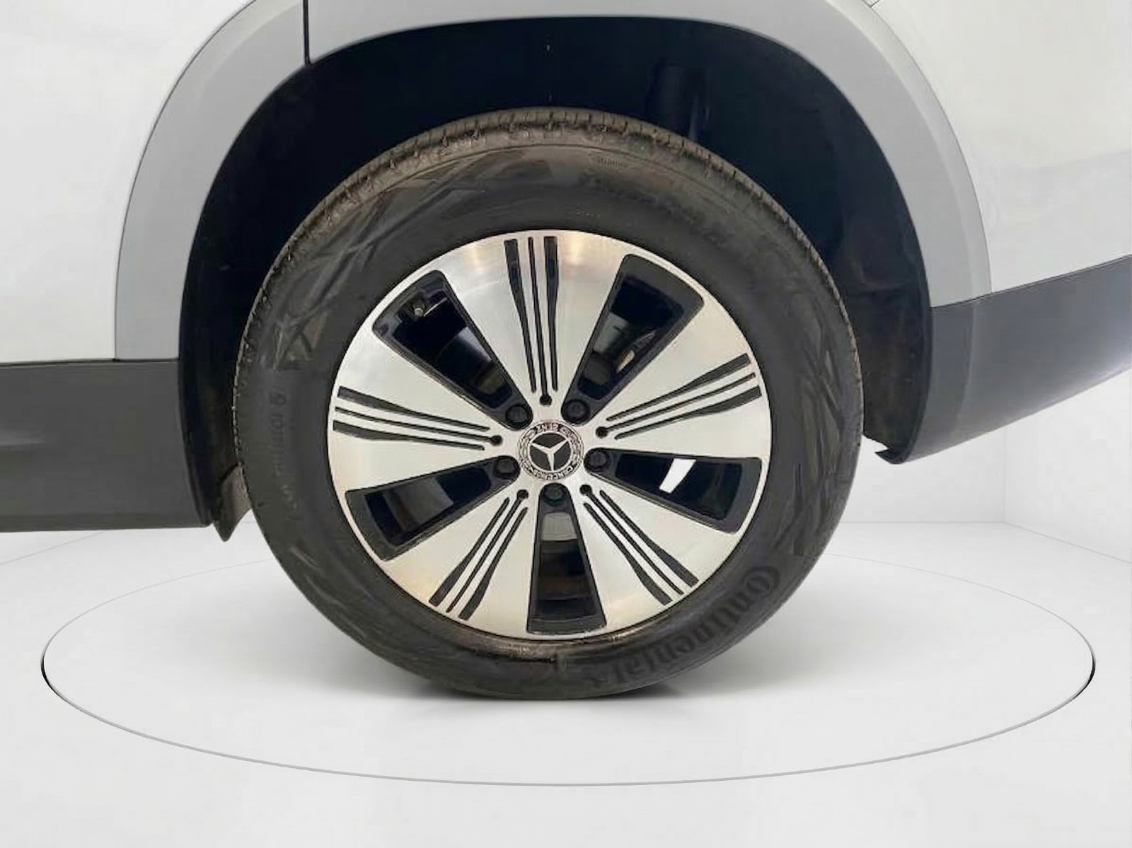 Grå Mercedes EQB300 fra 2022