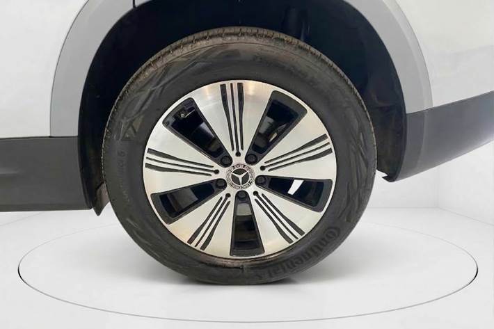 Grå Mercedes EQB300 fra 2022