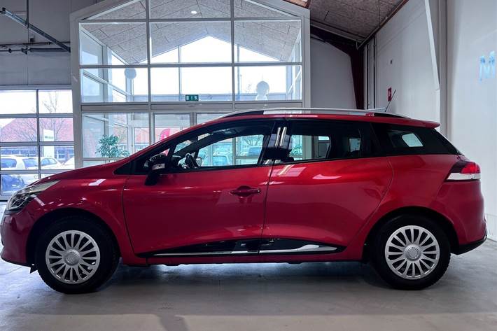 Rød Renault Clio fra 2016