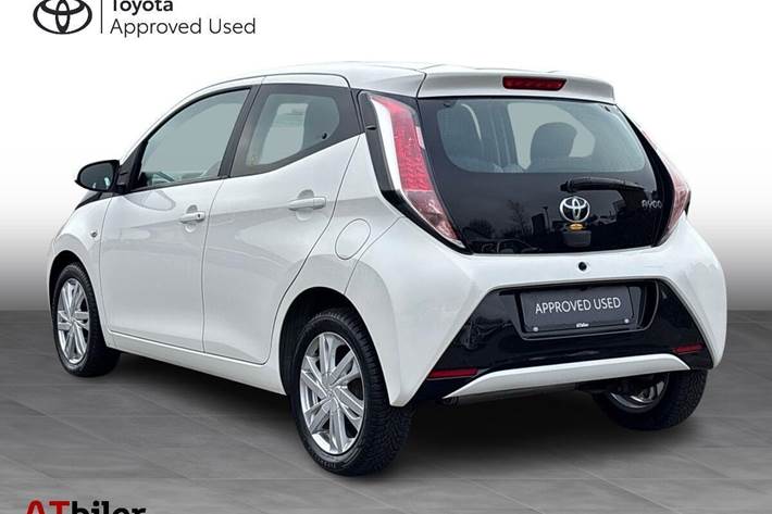 Hvid Toyota Aygo fra 2014