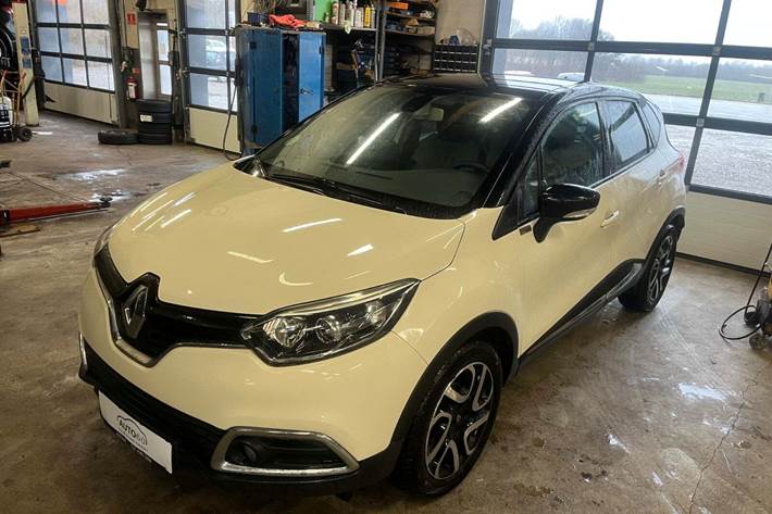 Beige Renault Captur fra 2014 set udefra
