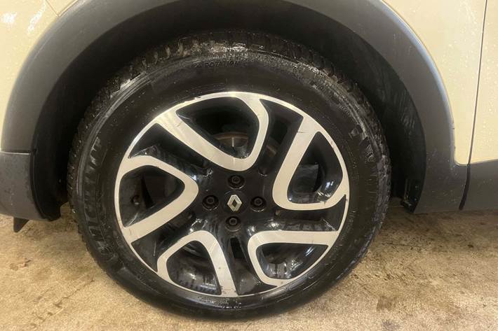 Beige Renault Captur fra 2014