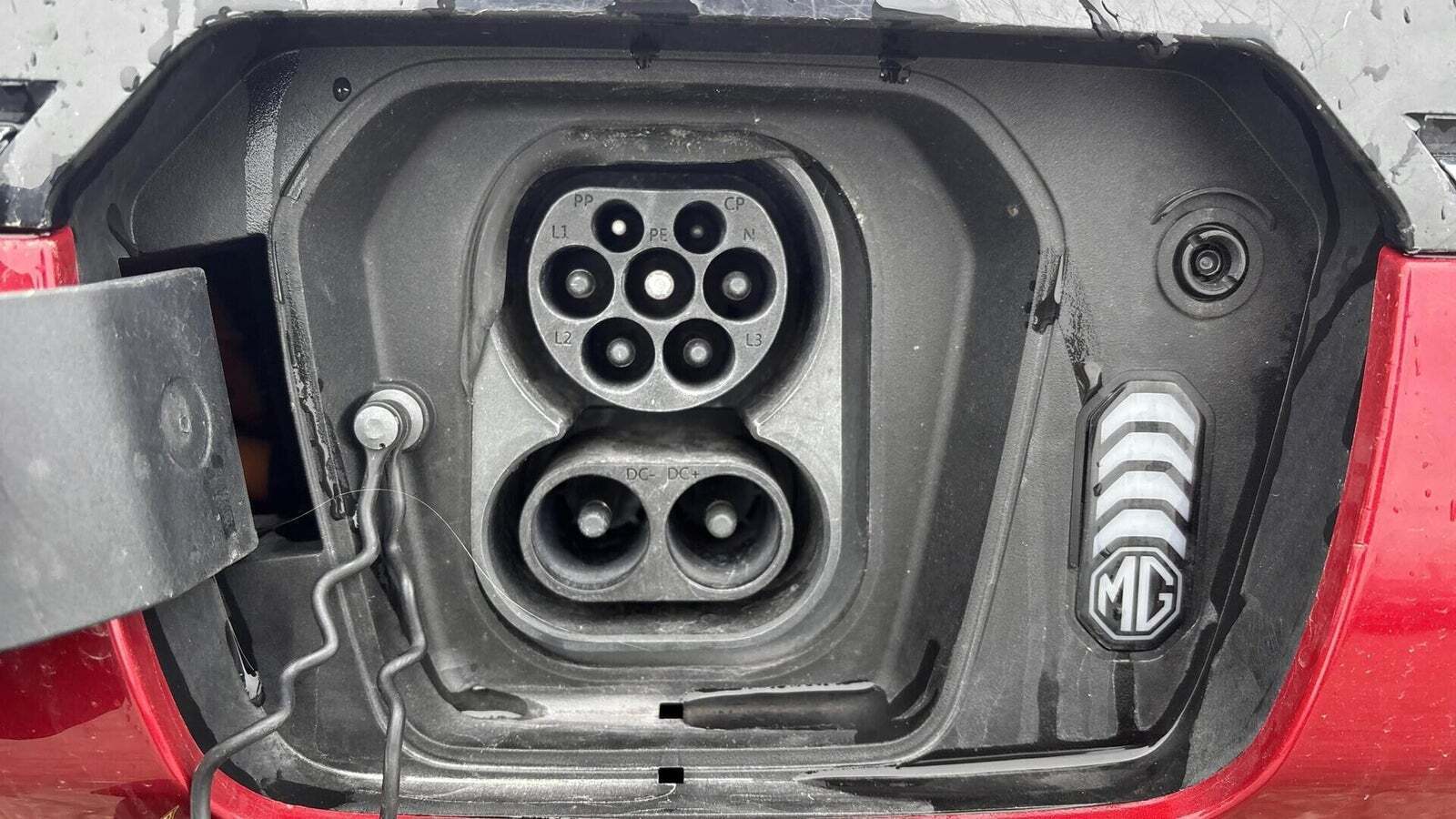 Rød MG 5 fra 2023