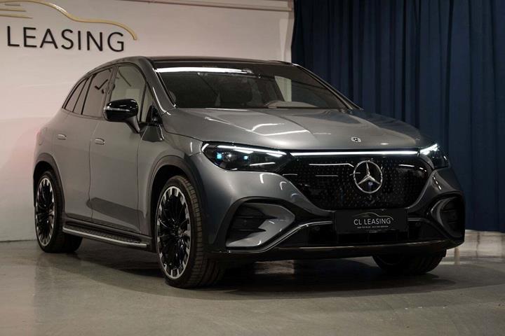 Grå Mercedes EQE500 SUV fra 2024 set udefra