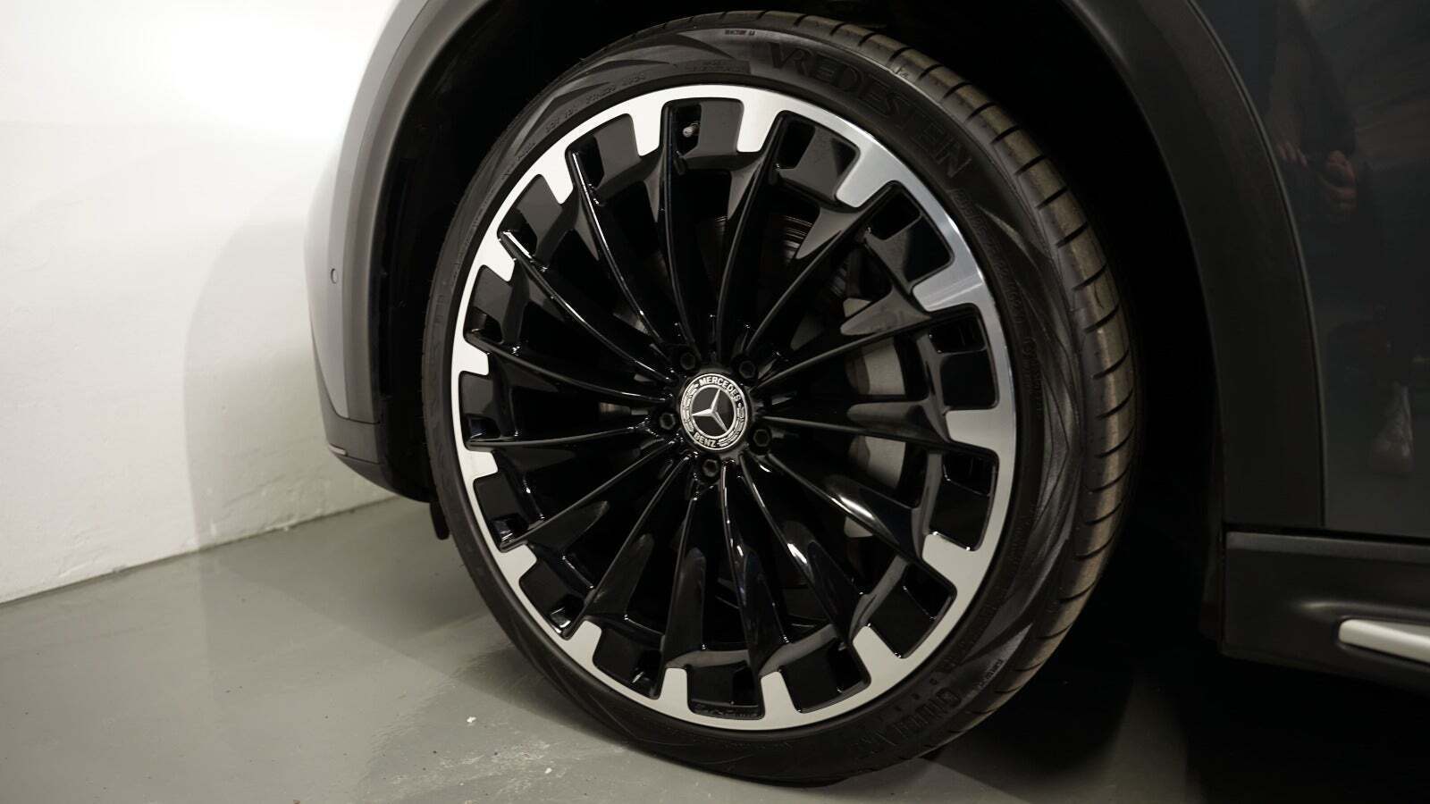 Grå Mercedes EQE500 SUV fra 2024