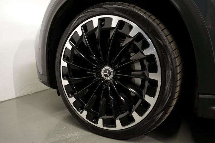 Grå Mercedes EQE500 SUV fra 2024