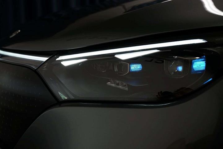 Grå Mercedes EQE500 SUV fra 2024