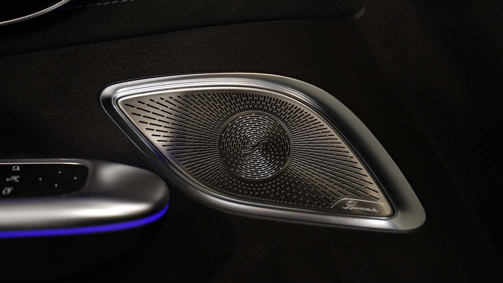 Grå Mercedes EQE500 SUV fra 2024