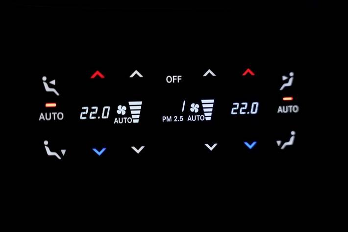 Grå Mercedes EQE500 SUV fra 2024