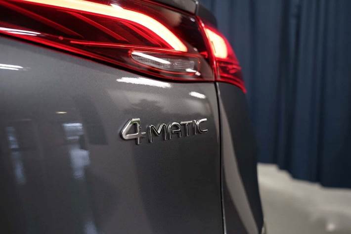 Grå Mercedes EQE500 SUV fra 2024