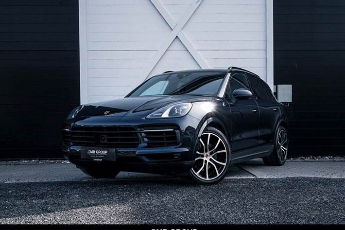 Blå Porsche Cayenne fra 2019 set udefra