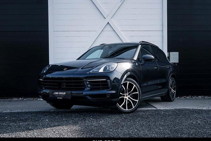 Blå Porsche Cayenne fra 2019 set udefra