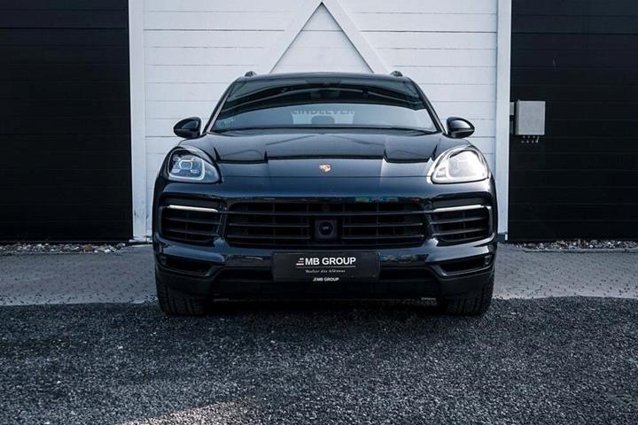 Blå Porsche Cayenne fra 2019