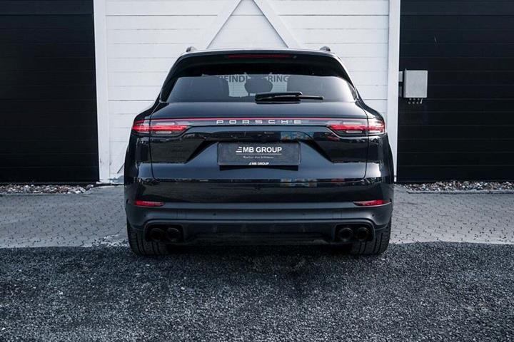 Blå Porsche Cayenne fra 2019