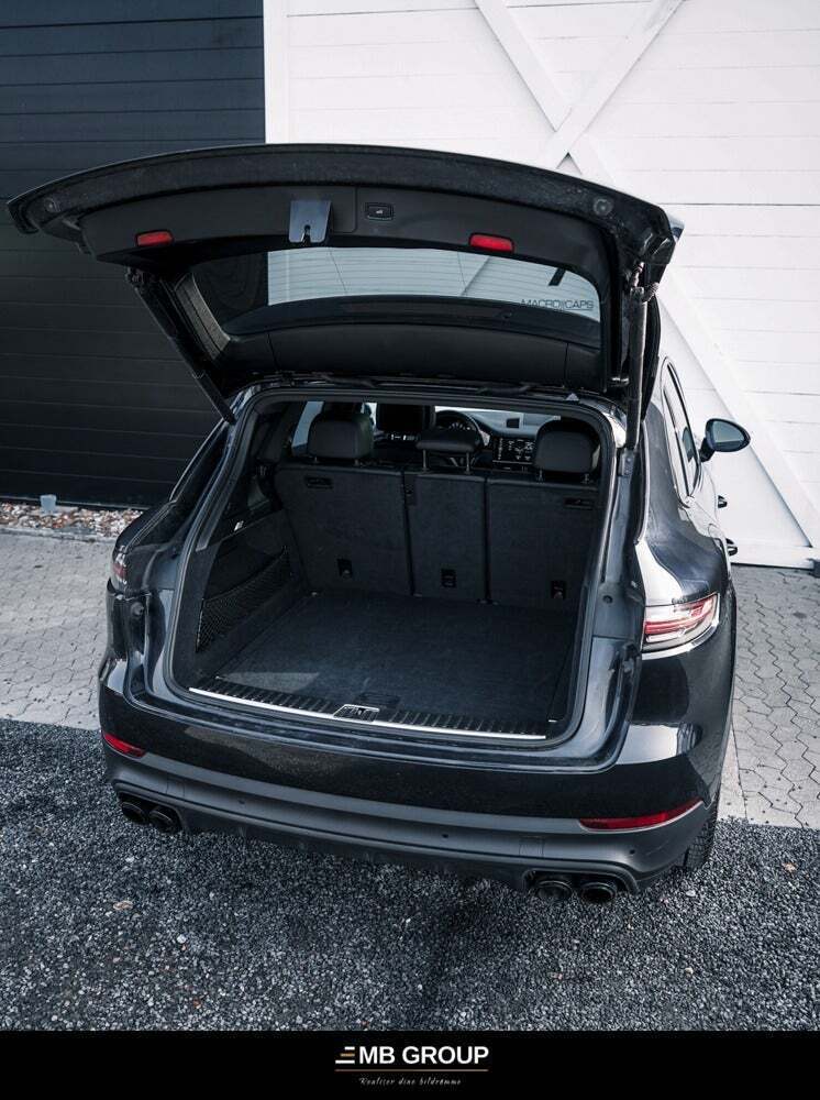 Blå Porsche Cayenne fra 2019