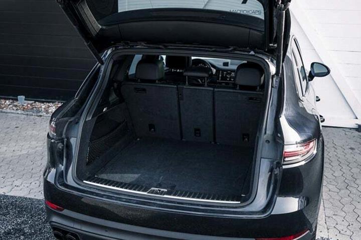 Blå Porsche Cayenne fra 2019