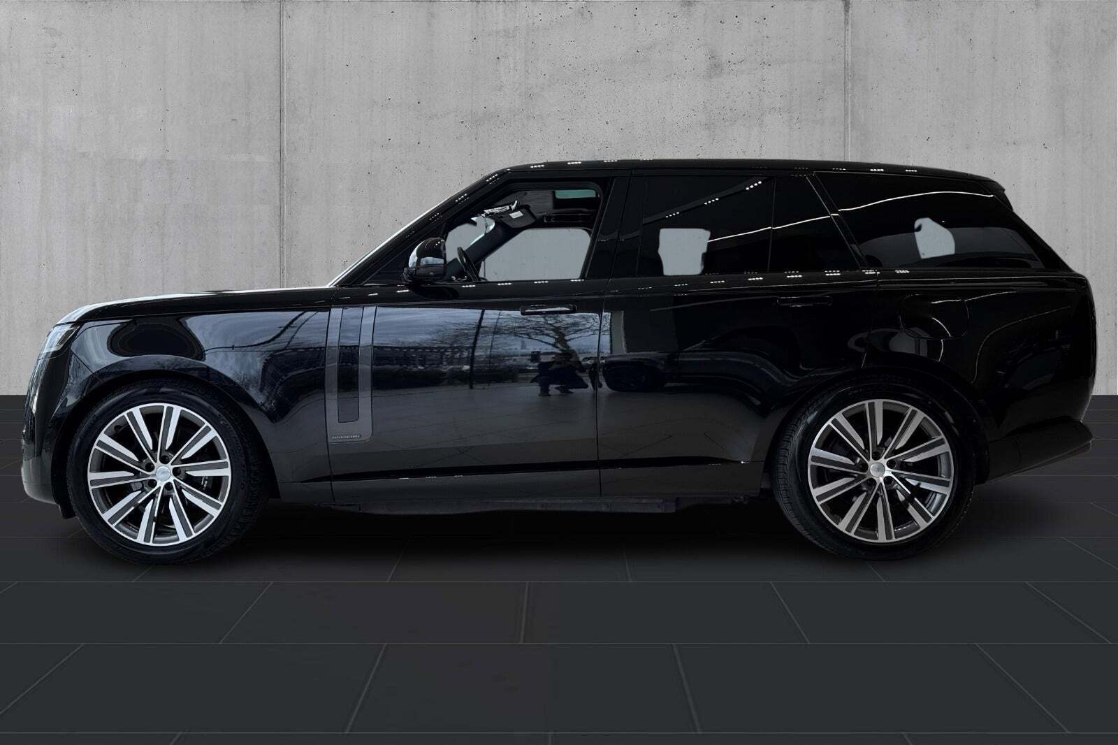 Sort Land Rover Range Rover fra 2024