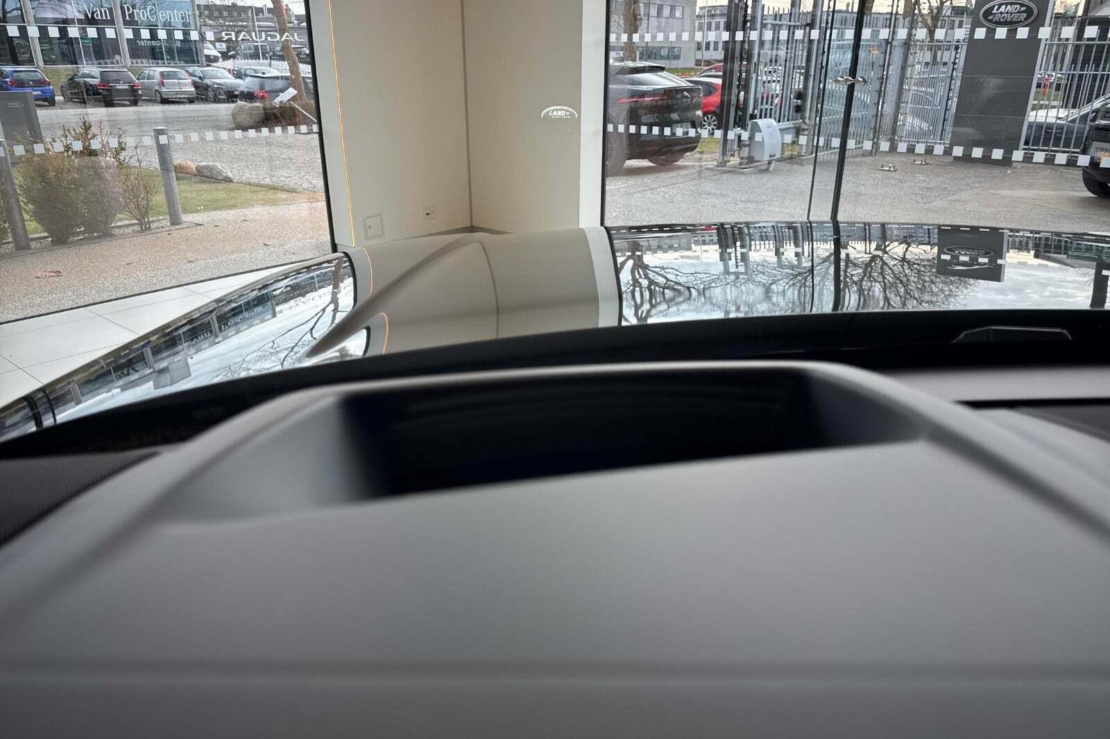 Sort Land Rover Range Rover fra 2024