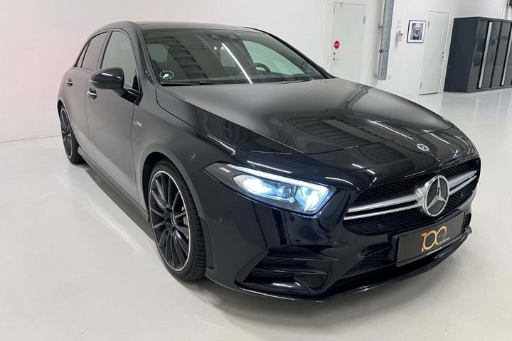 Sort Mercedes A35 fra 2020 set udefra