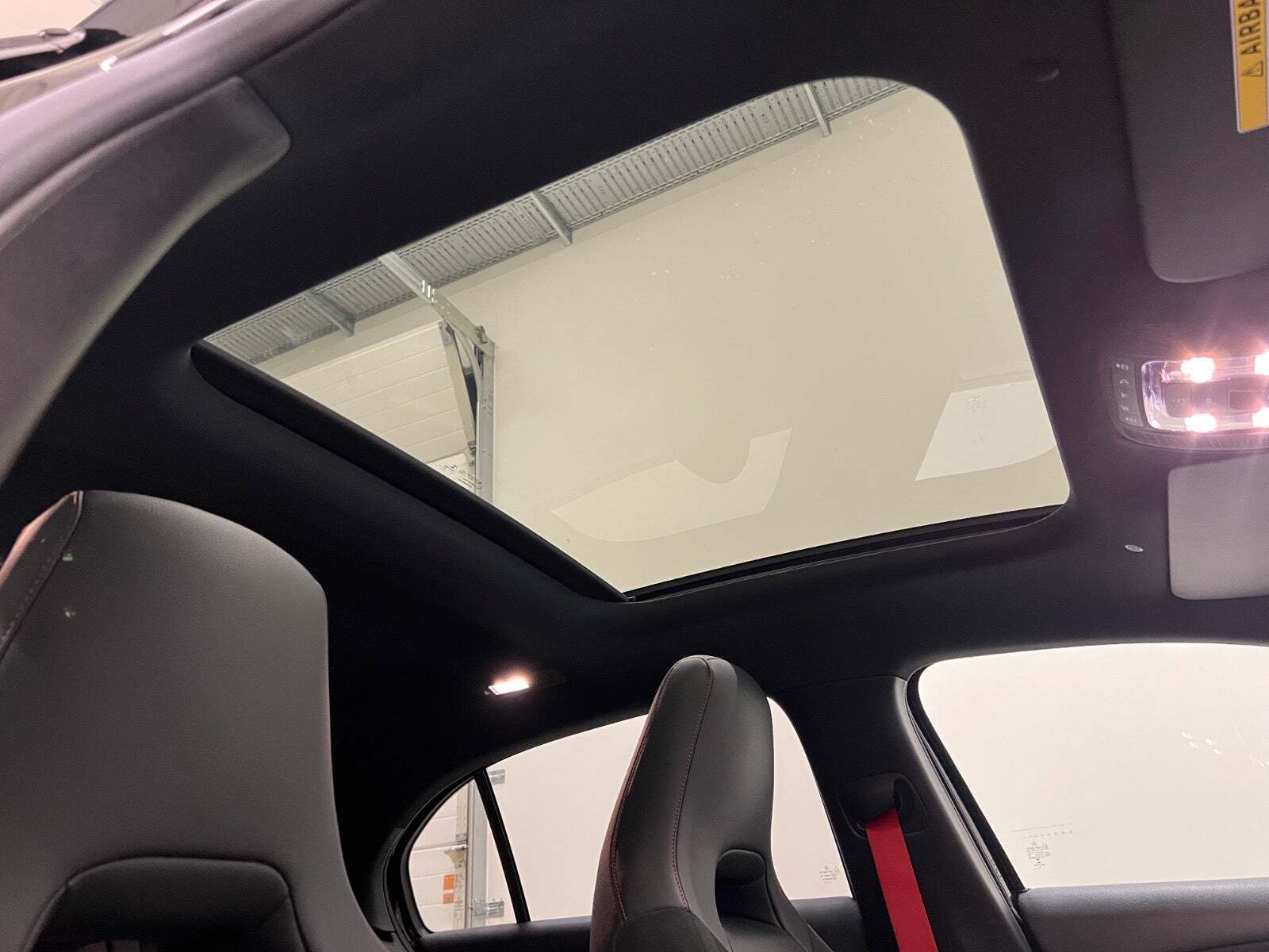 Sort Mercedes A35 fra 2020 set indefra