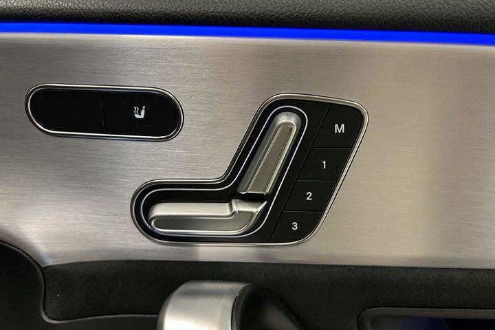 Sort Mercedes A35 fra 2020 set indefra