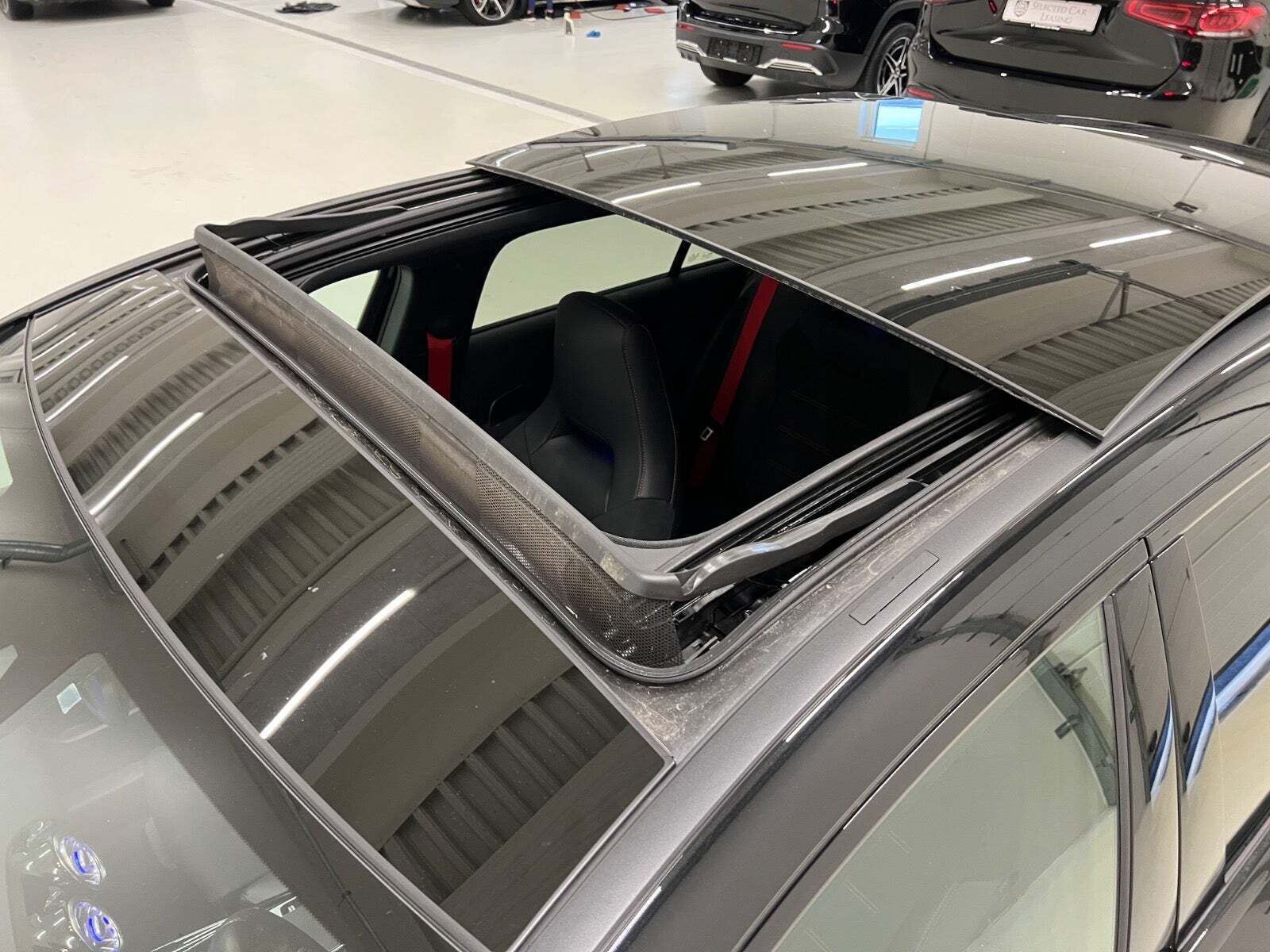 Sort Mercedes A35 fra 2020 set udefra