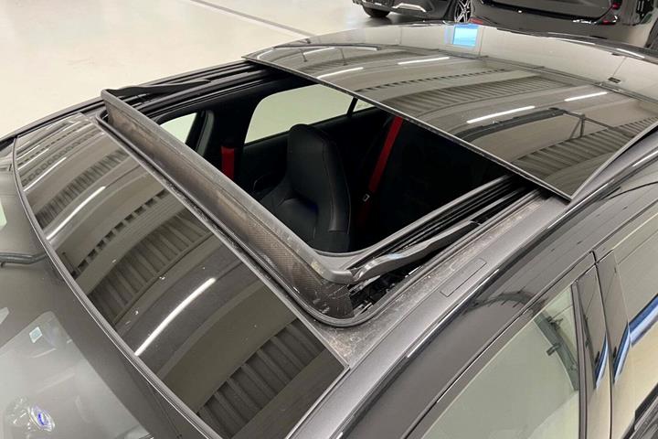 Sort Mercedes A35 fra 2020 set udefra